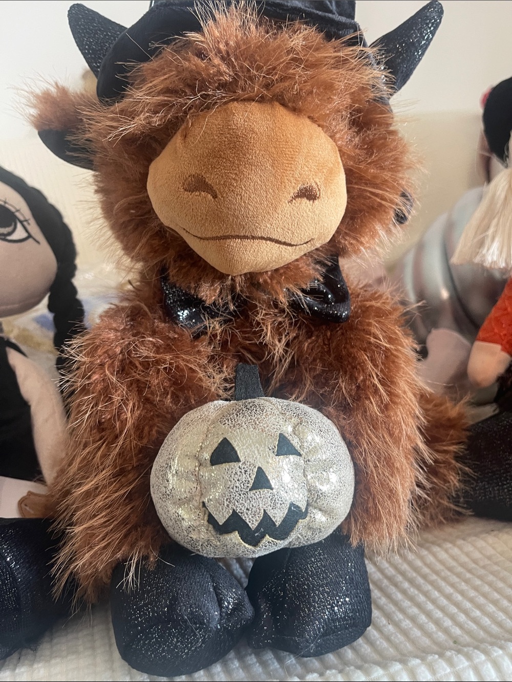 Plush Brown highland COW Toy with Glitter Pumpkin - Picture 3 of 4